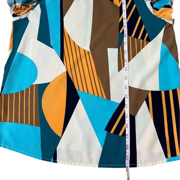 Color Block Neck Ruffle and Faux Pearl back button Blouse Size M - Picture 5 of 7